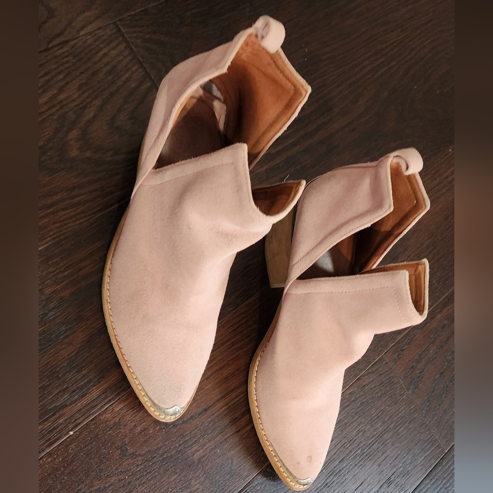 Jeffrey Campbell Pink booties size 8